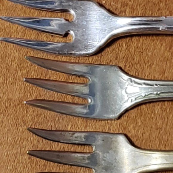 Vintage Pickle Forks Silver plate 3 Various Cocktail Seafood Long Forks - Picture 3 of 6